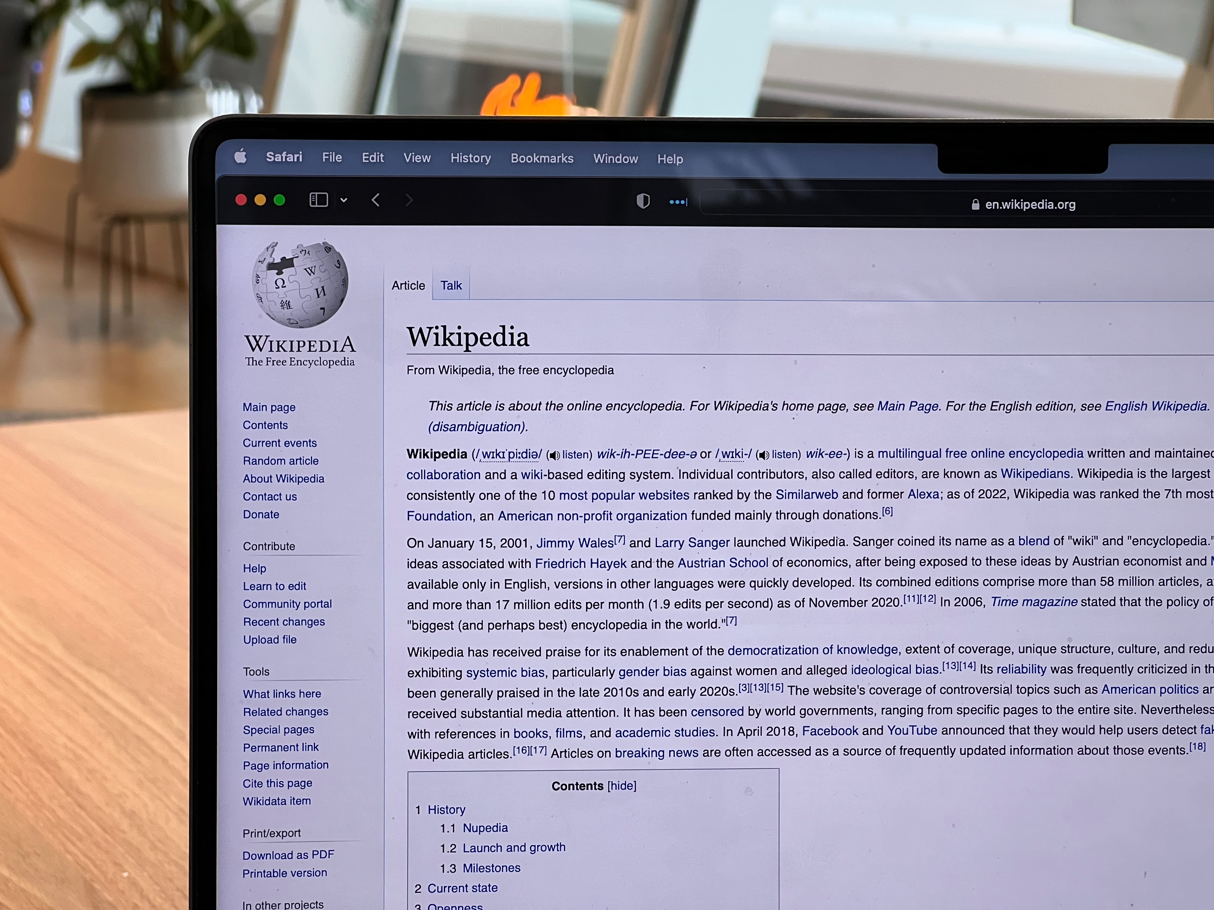 Corporate Wiki Vs Knowledge Base: Which One Do You Need?