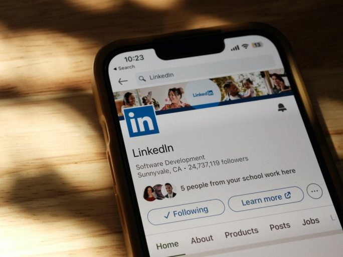 揭秘LinkedIn公司中心功能：提升品牌互动与客户转化的利器