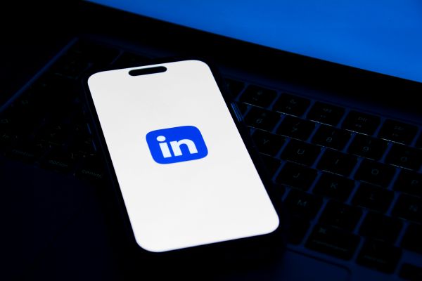 如何发布更有影响力的LinkedIn帖子：借助AI工具实现效率与专业形象的双重提升