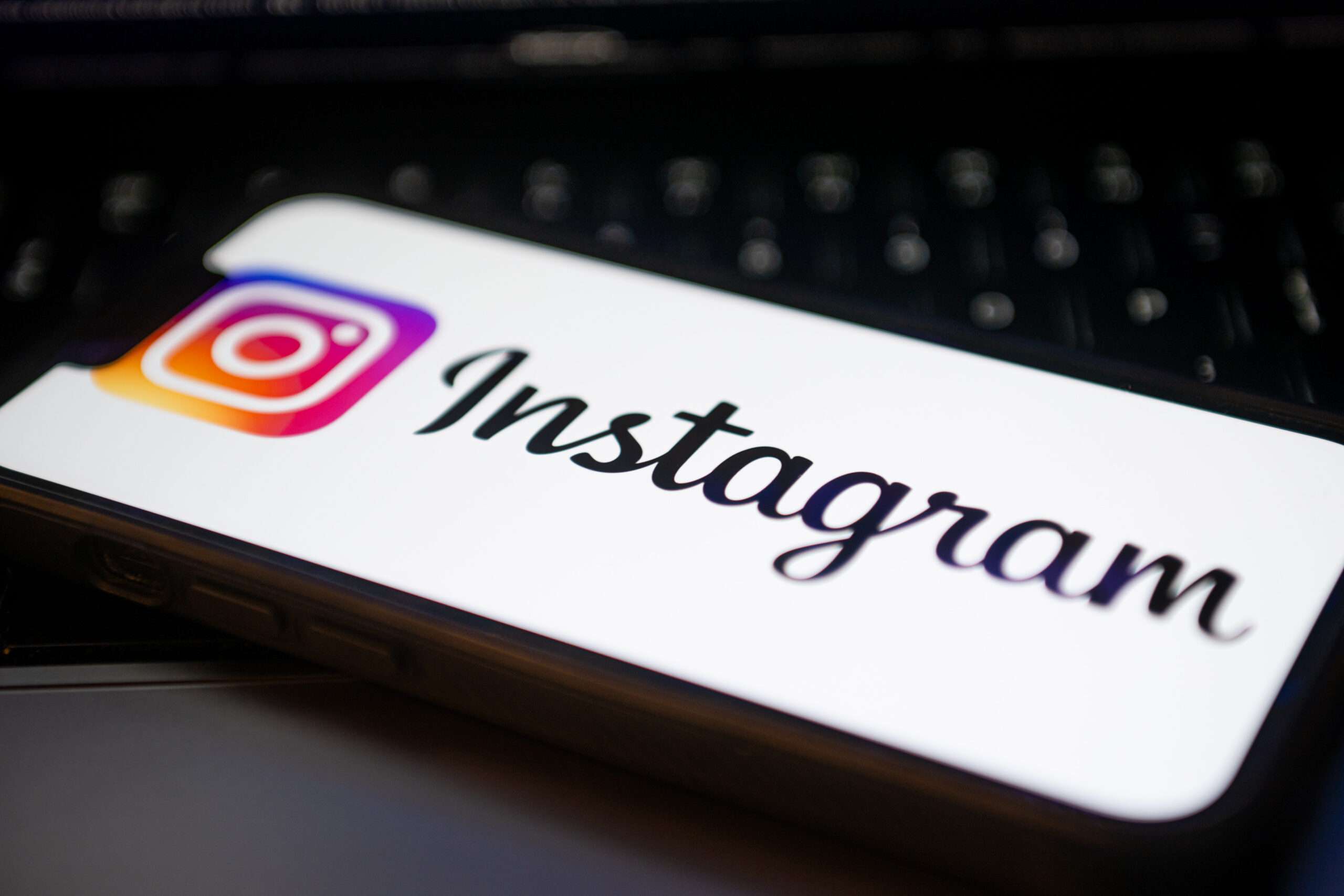 Instagram新增AI Creator标签：品牌如何借势AI标识抢占用户信任与营销先机