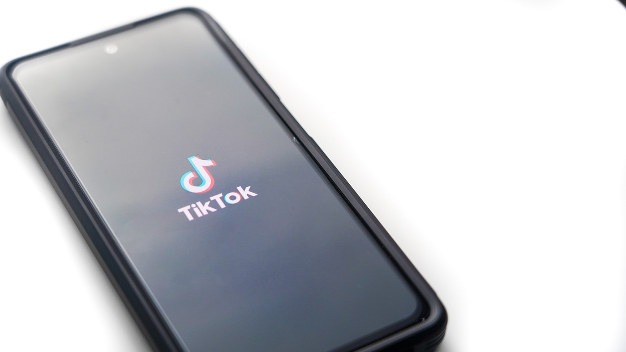 TikTok广告与SEO结合：跨境电商如何提升搜索排名
