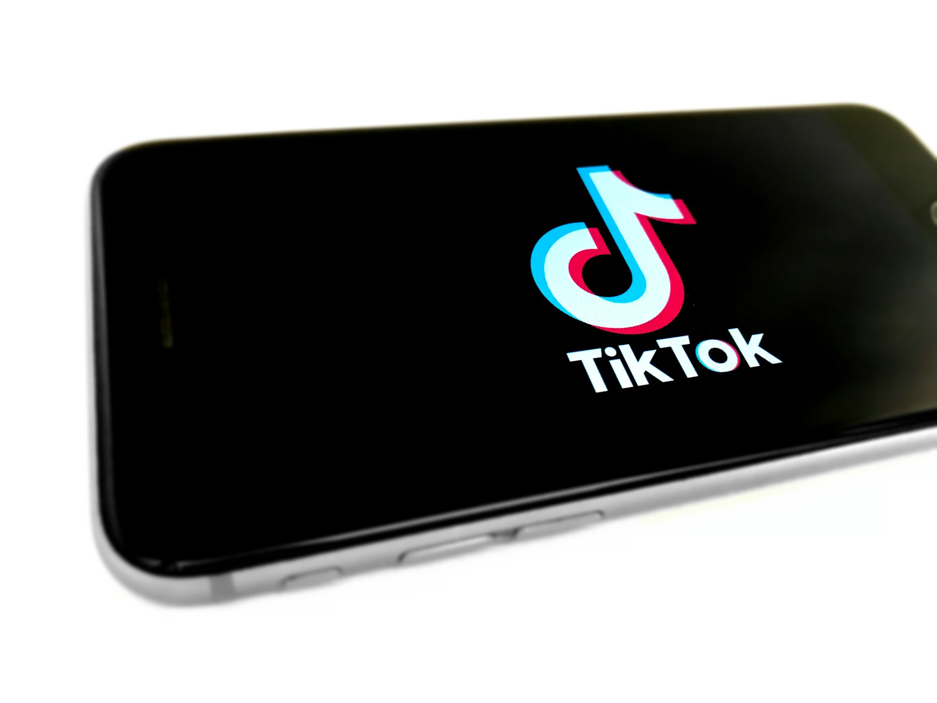 TikTok GMV Max 广告投放，原创素材还是混剪素材