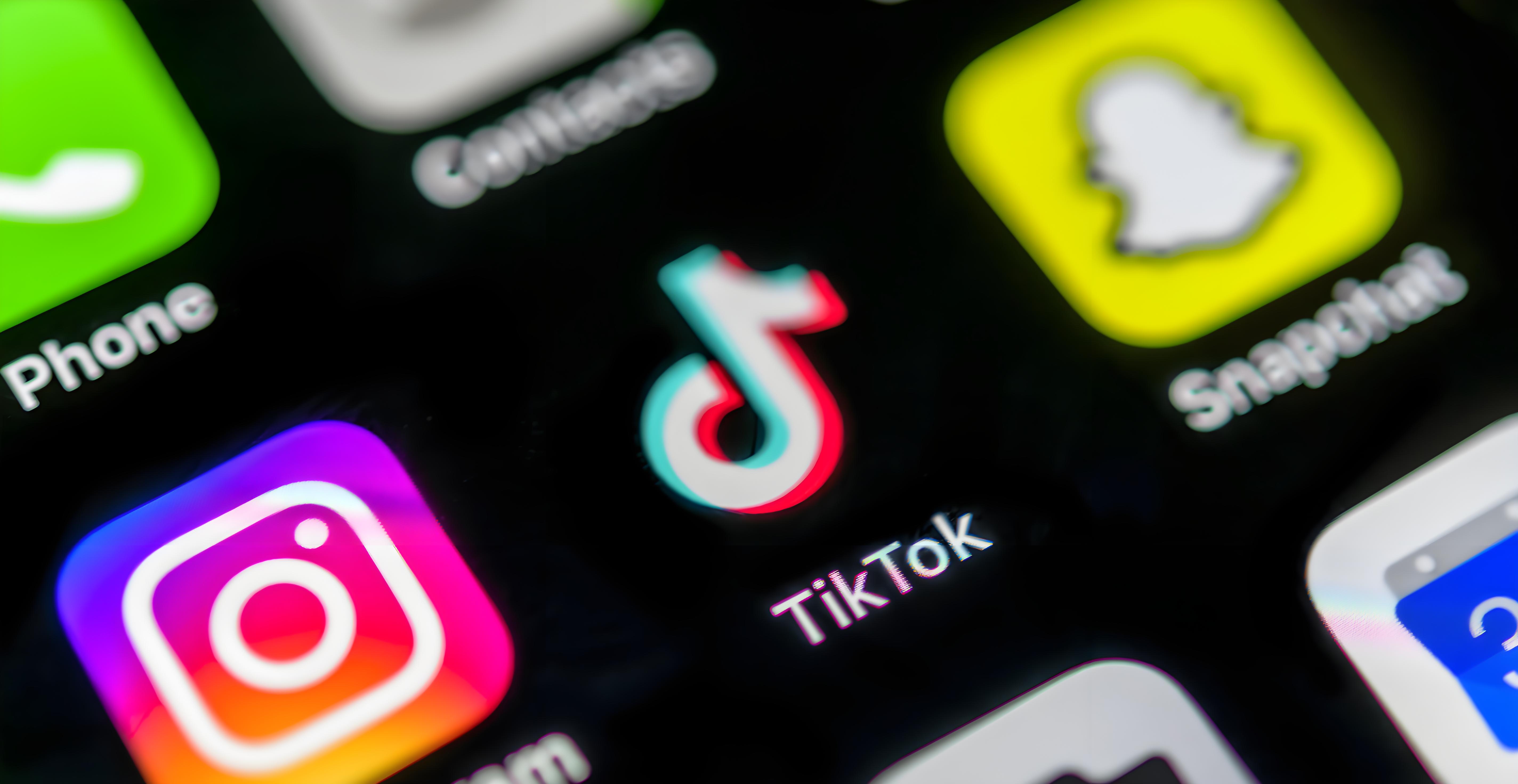 如何设置广告出价策略，以优化TikTok投流成本？